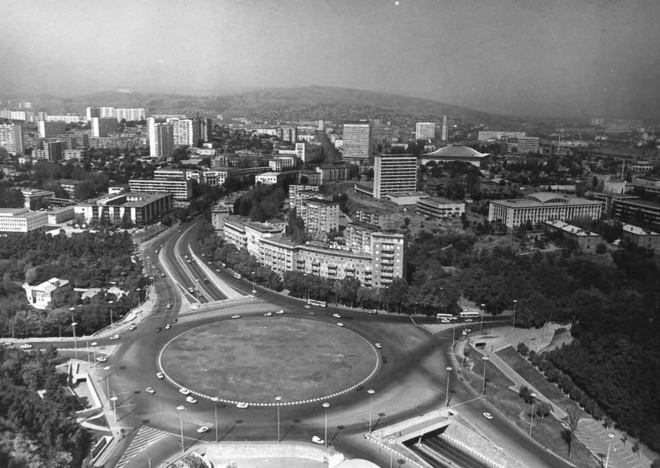 გმირთა მოედანი